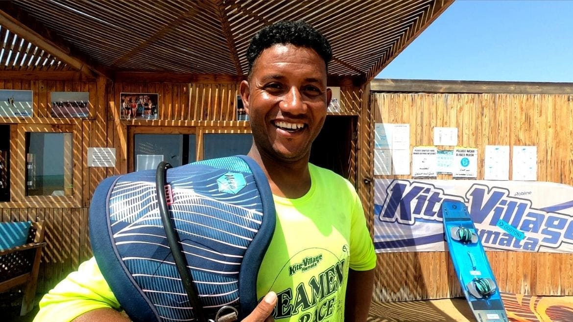 Hamata: Kitelehrer Mohammed gehört schon lange zum Team in Hamata Hamata: Kitelehrer Mohammed gehört schon lange zum Team in Hamata