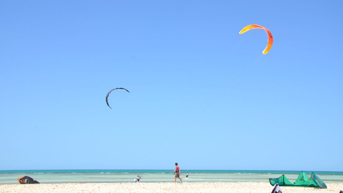 Djerba-Zarzis: Wunderbare Wasserfarben während des Kite Camps genießen Djerba-Zarzis: Wunderbare Wasserfarben während des Kite Camps genießen