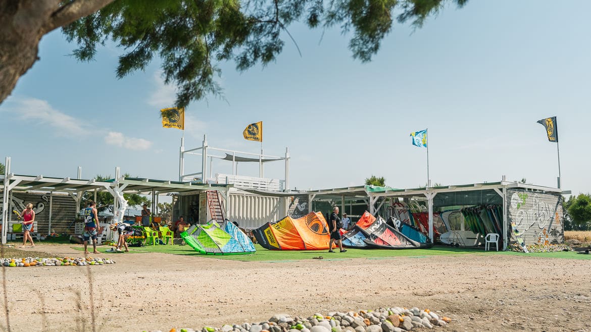 Rhodos Theologos: Blick auf die Kite- und Wing/Windsurf Station