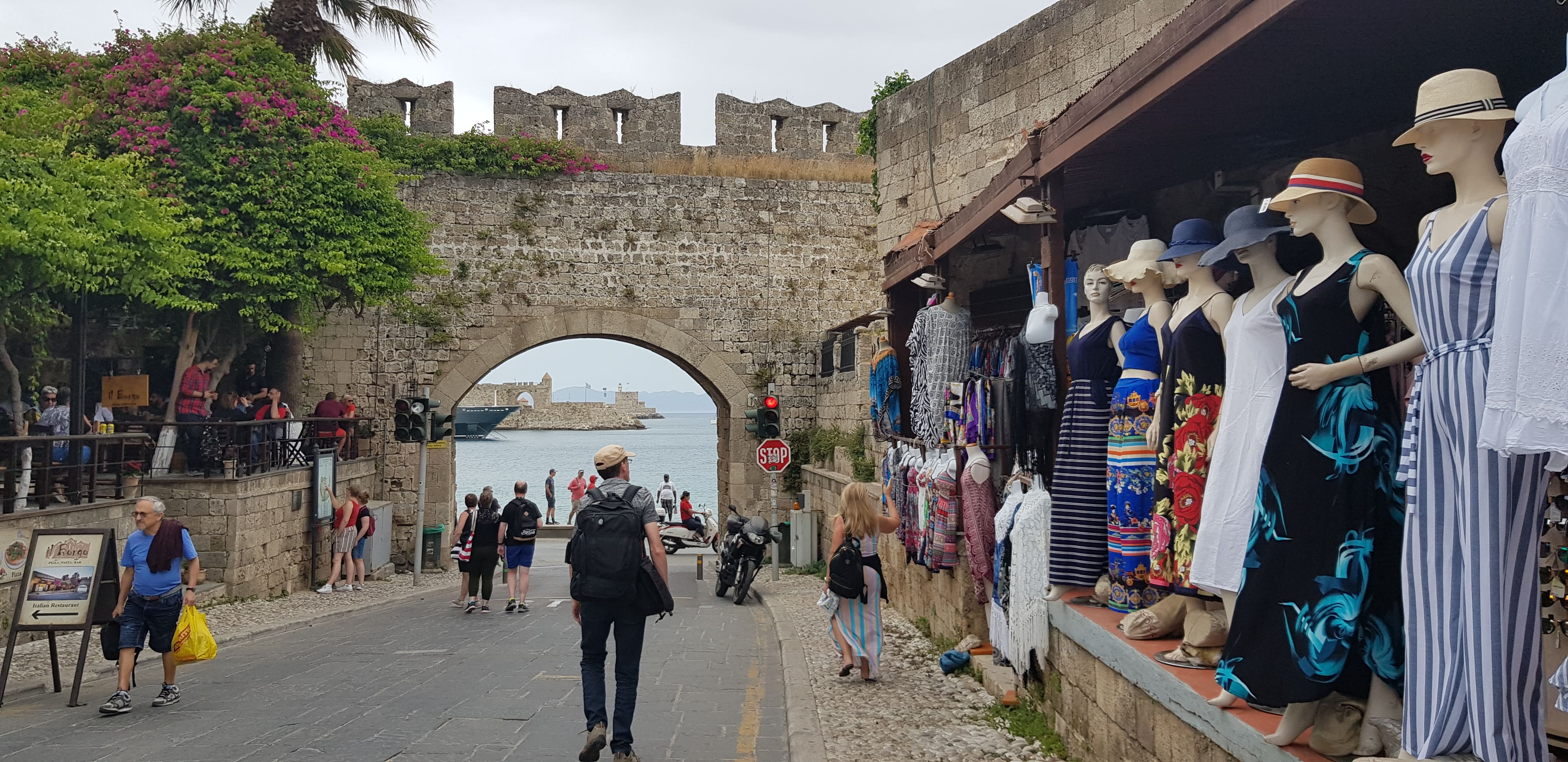 Rhodos Theologos: Die alte Stadtmauer von Rhodos Stadt ist noch gut erhalten