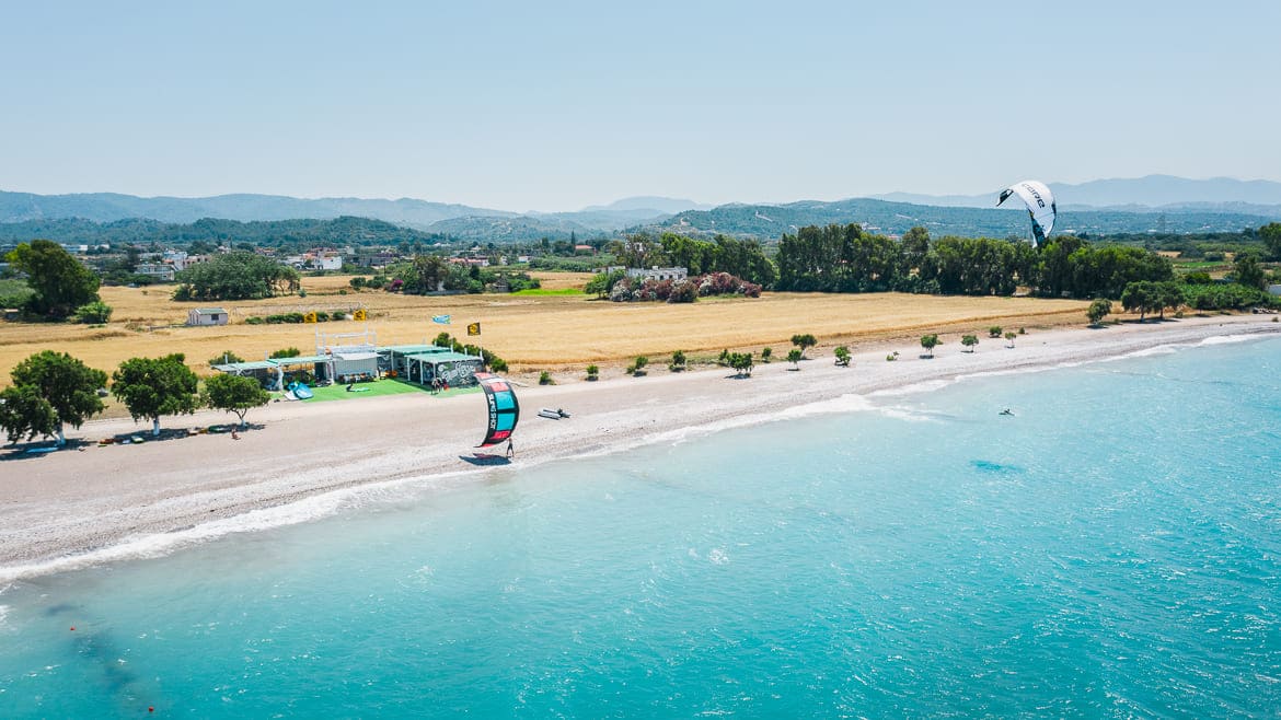 Rhodos Theologos: Die Kite- und Wing/Windsurf Station ist umgeben von einer wunderbaren Landschaft Rhodos Theologos: Die Kite- und Wing/Windsurf Station ist umgeben von einer wunderbaren Landschaft