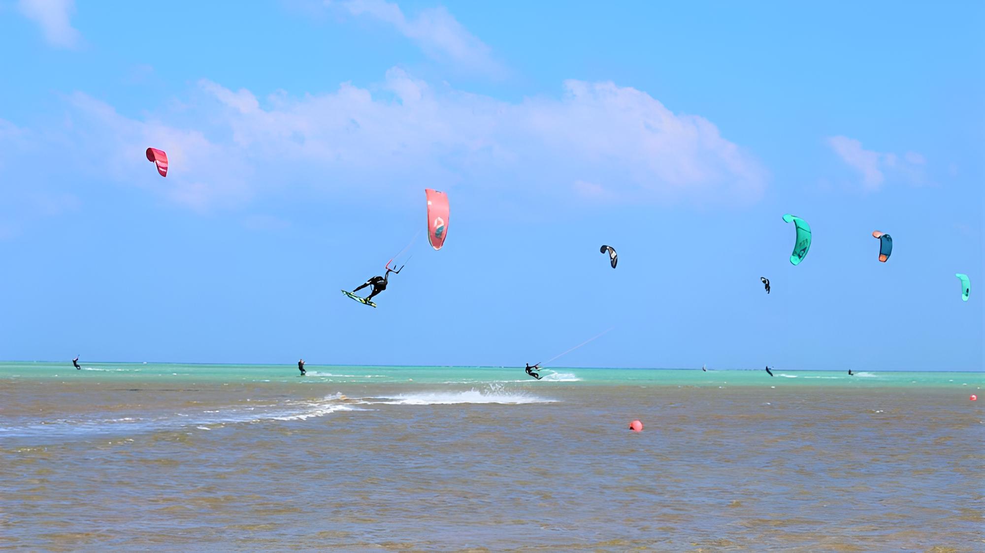 Hamata: Platz ohne Ende an der Kitesurf Station