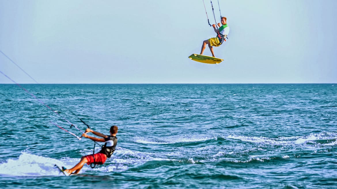 Ulcinj: Kiter an der Kite- und Wingsurf Station