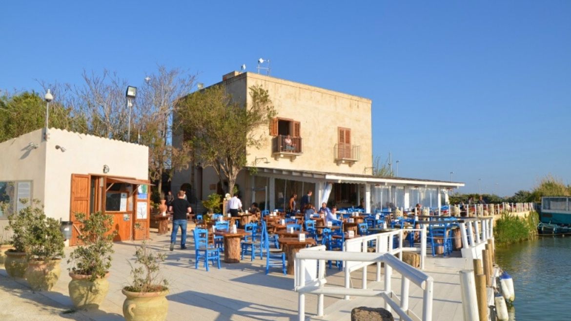 Marsala: Restaurant direkt an der Salzmühle