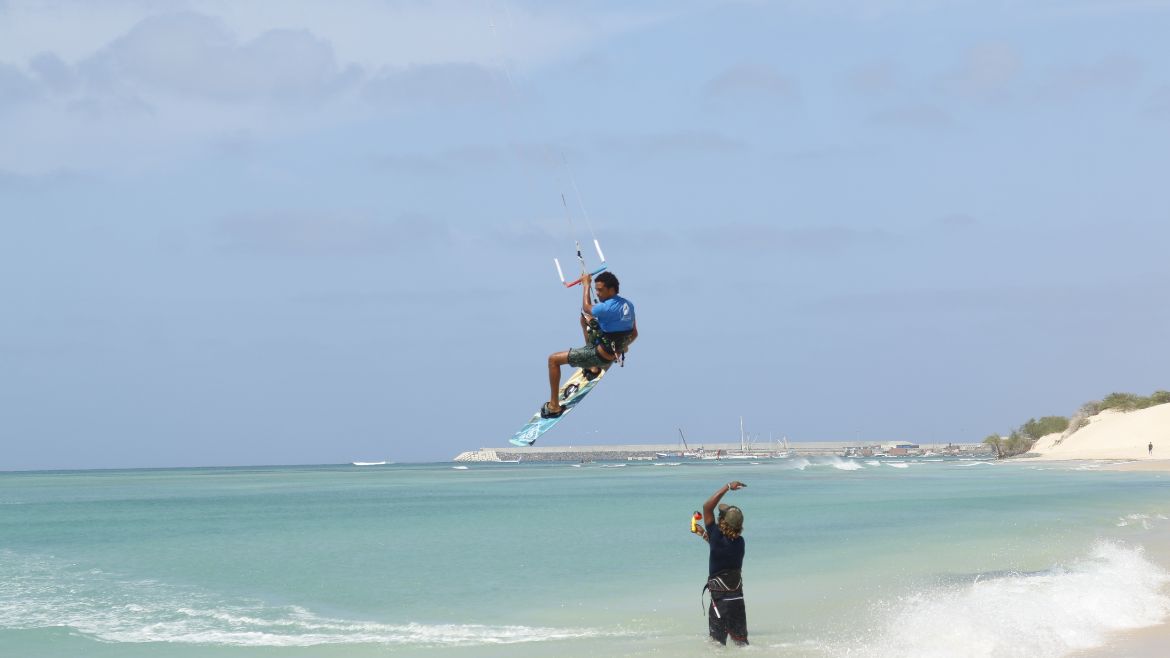 Boa Vista: Sprungübungen an der Kite- und Wing/Windsurf Station Boa Vista: Sprungübungen an der Kite- und Wing/Windsurf Station