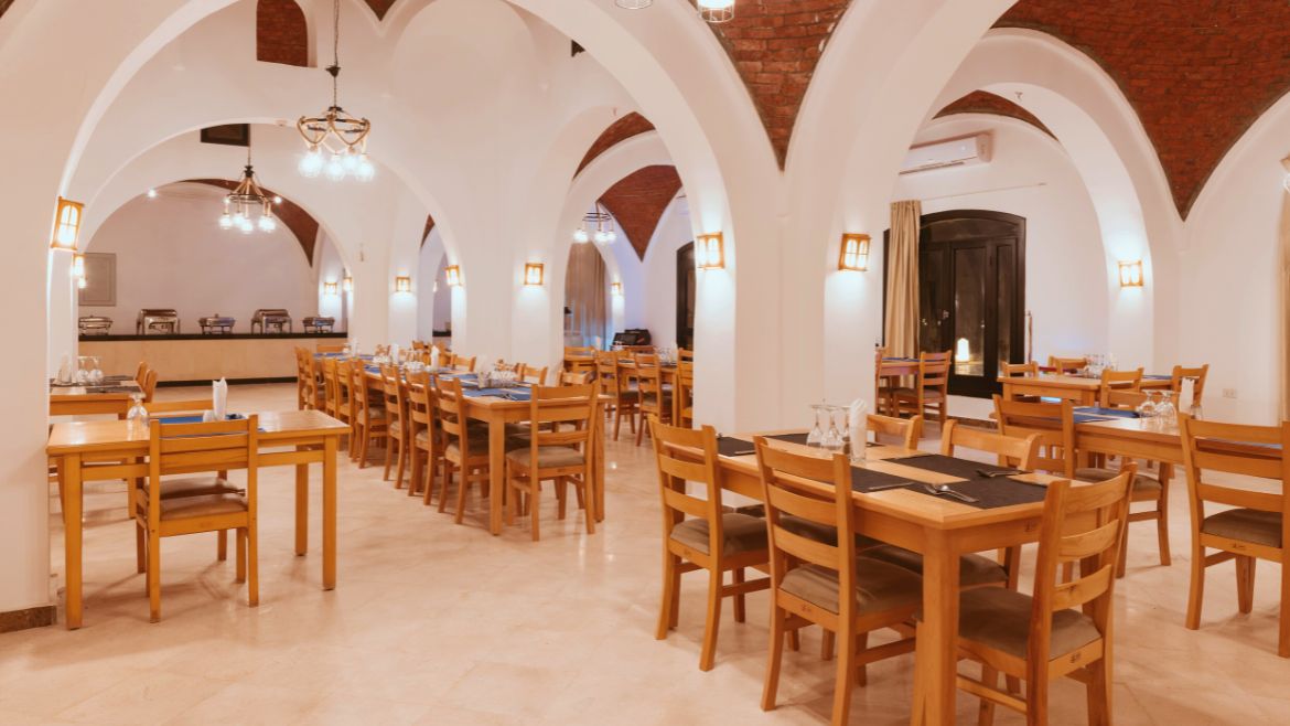 Hamata: Blick in das Restaurant des Kite Hotels