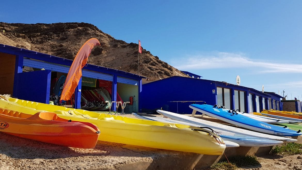 Dakhla: Ausreichend Platz vor der Station