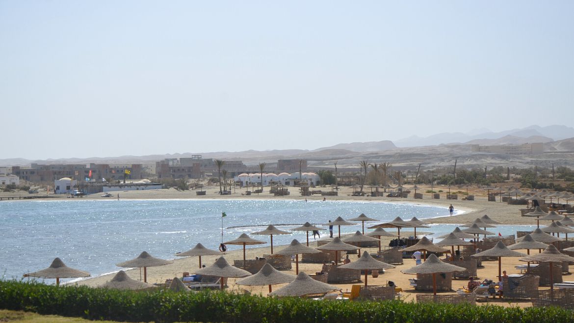 El Naaba: Blick auf den Strandbereich des Komforthotel und Station