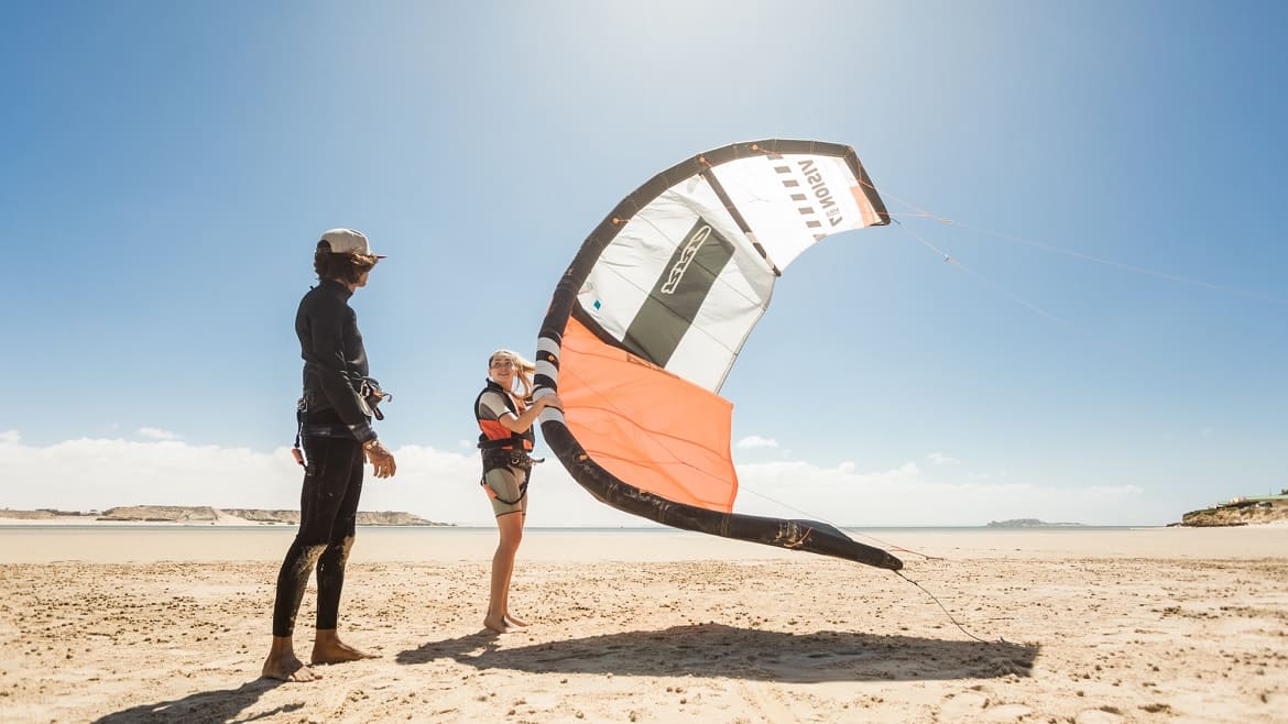 Dakhla: Starten des Kites an Strand