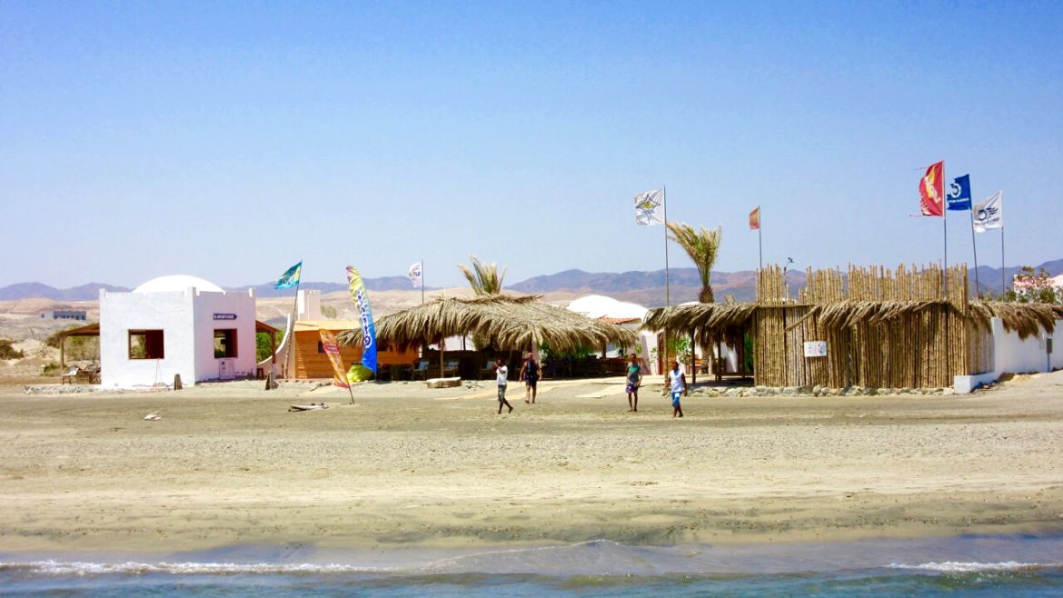 El Naaba: Unsere Kite- und Wing/Windsurf Station