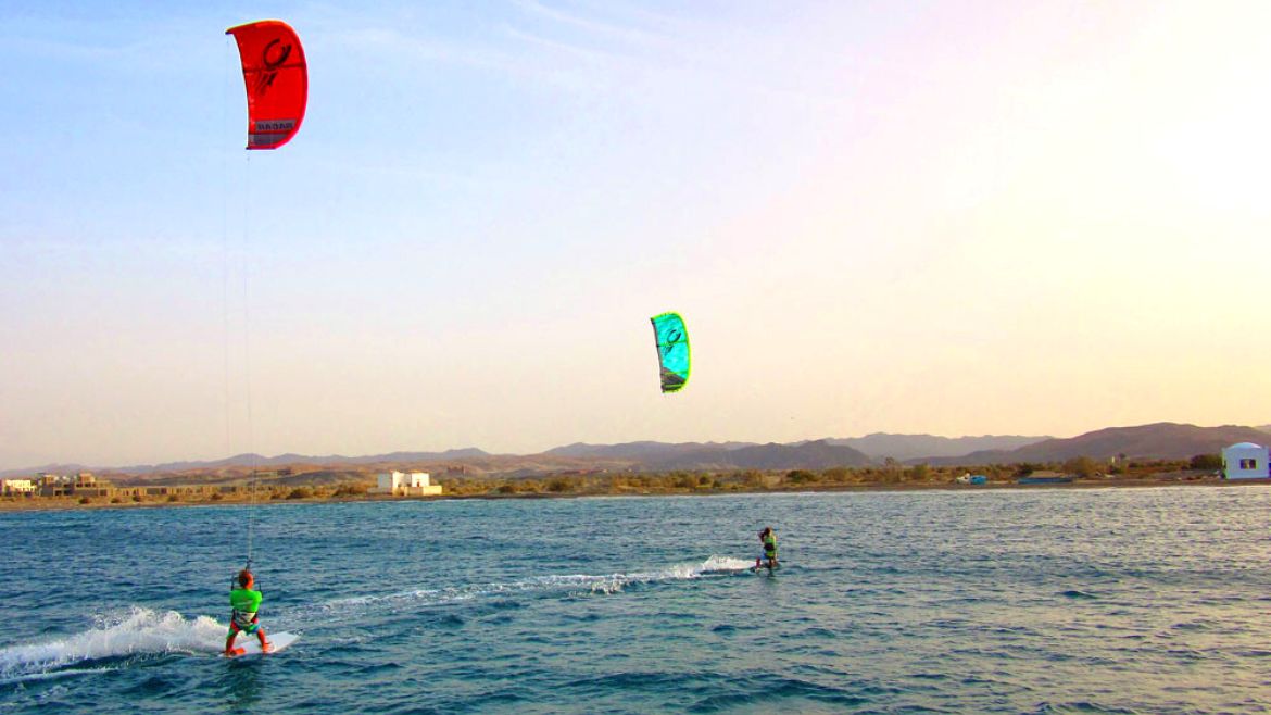 El Naaba: Kitesurfer an der Kite- und Wing/Windsurf Station
