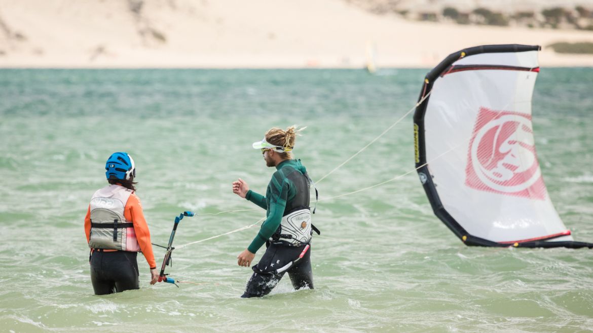 Dakhla: Schulung in der Lagune der Kite- und Wingsurf Station 