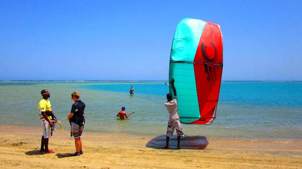 El Naaba: Schulungsbild an der Kite- und Wing/Windsurf Station