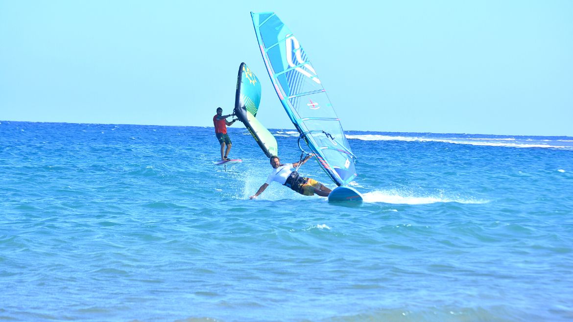 El Naaba: Top Materialauswahl an der Kite- und Wing/Windsurf Station