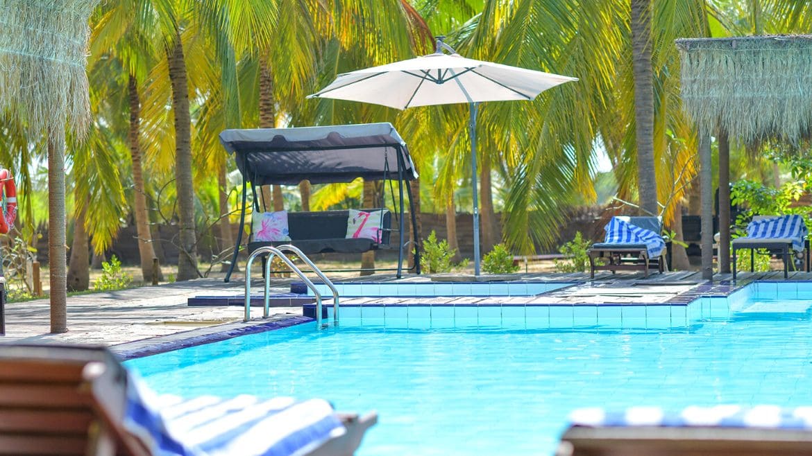 Kalpitiya: Der Poolbereich der Palmen Bungalows lädt zum Entspannen ein Kalpitiya: Der Poolbereich der Palmen Bungalows lädt zum Entspannen ein