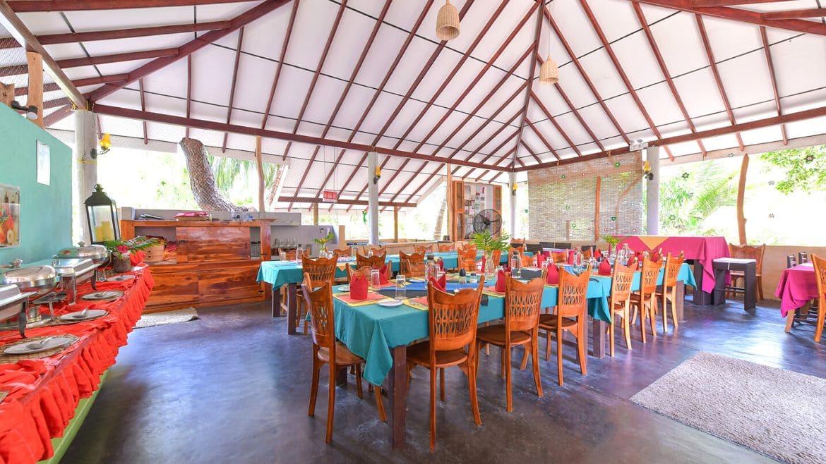 Kalpitiya: Gemütliche Atmosphäre im Restaurant der Palmen Bungalows