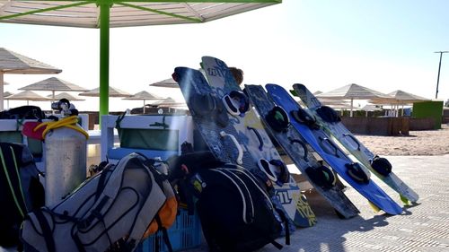 Soma Bay: Frisches Wasser steht für die Reinigung der Kites in den Strand Bungalows zur Verfügung.