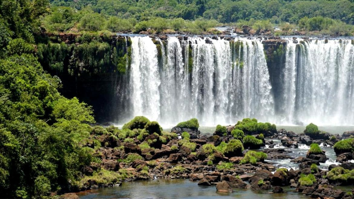 Ilha do Guajiru: Atemberaubender Blick auf die Iguazú Wasserfälle