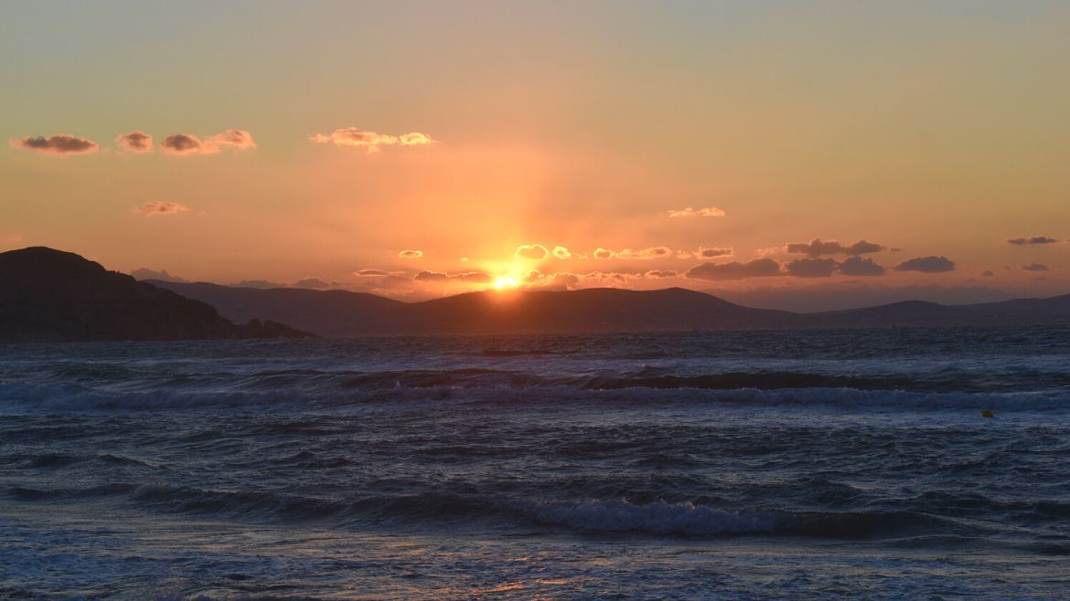 Naxos: Den Sonnenuntergang an der Wing- und Windsurf Station genießen