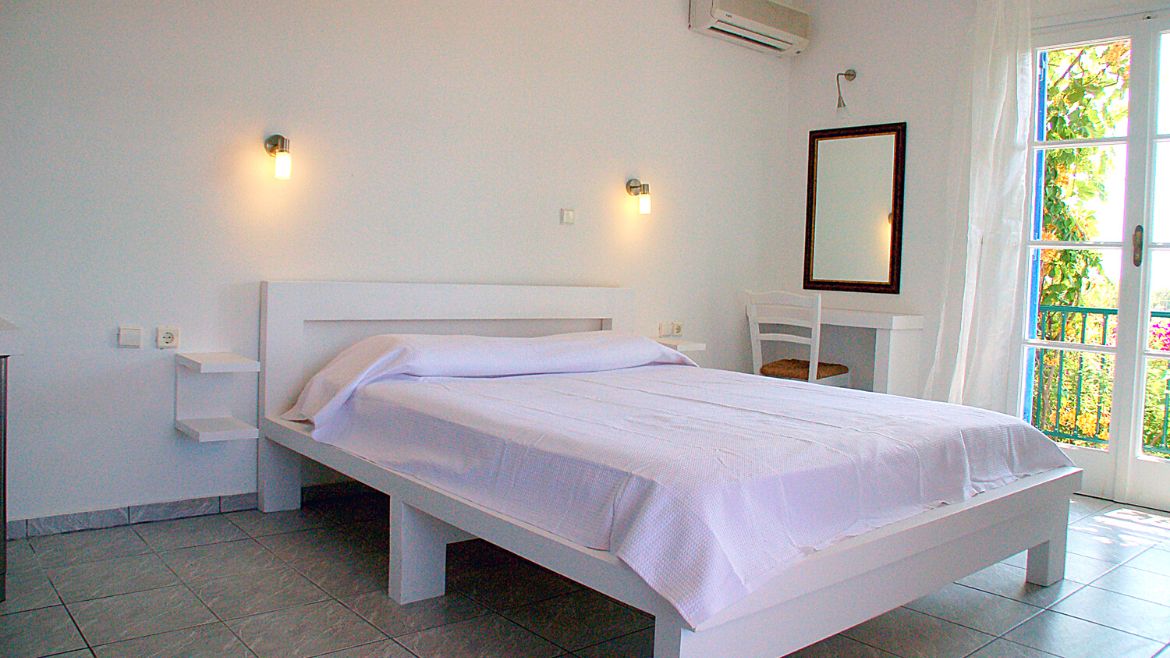 Naxos: Doppelbett in den Superior Appartements
