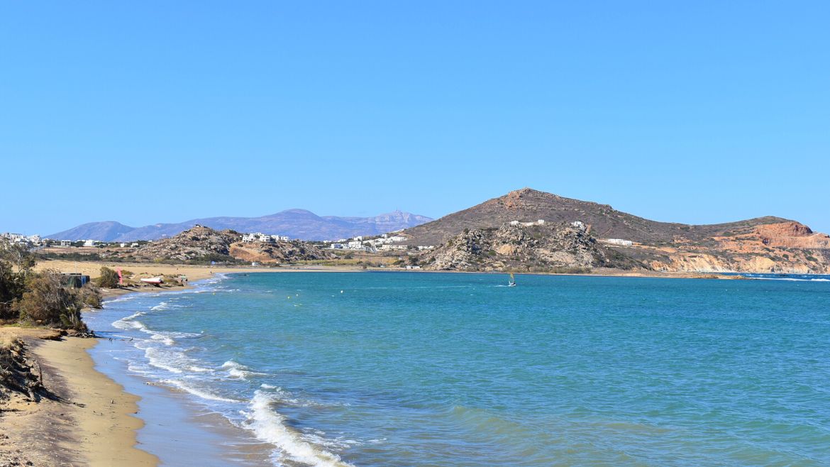 Naxos: Die Wing- und Windsurf Station bietet ein top Revier
