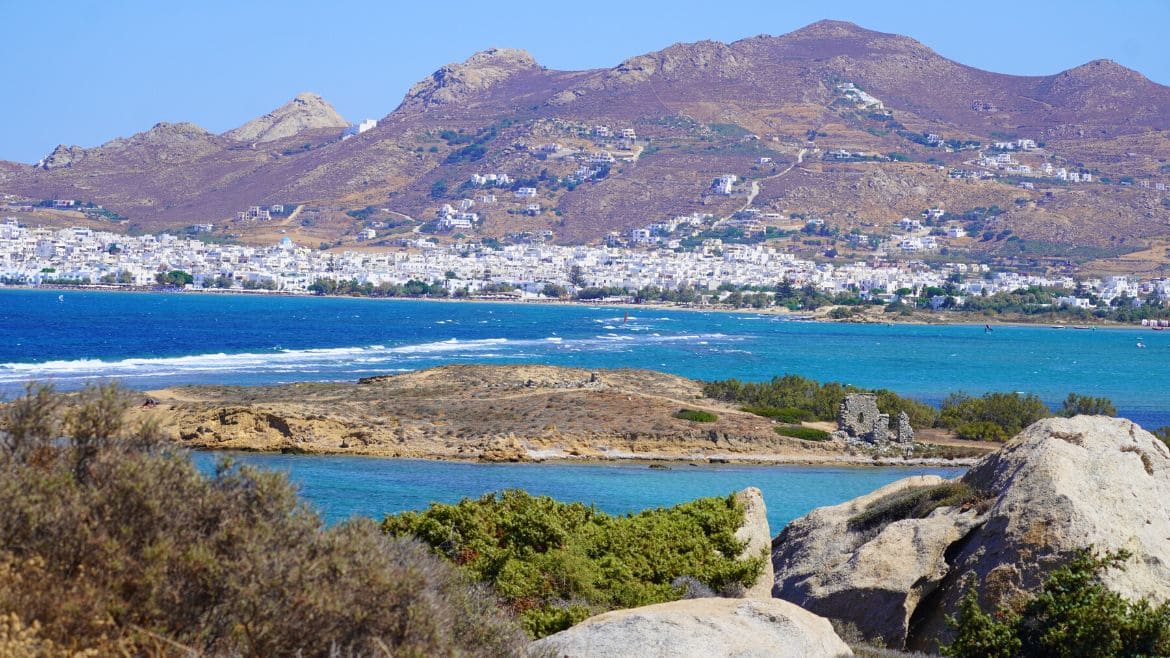 Naxos: Tolle Kulisse an der Station