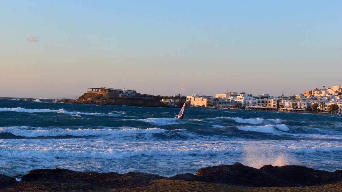 Naxos: Windsurfen bis zum Abend