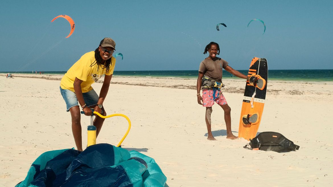 Kilifi: Die Beachboys der Kitesurf Station sind immer am Start