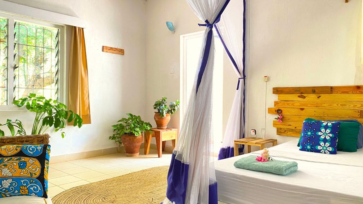 Kilifi: Das King Zimmer mit Privatbad ist stilvoll und gemütlich eingerichtet