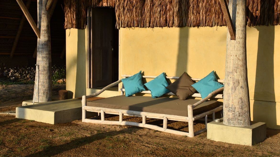 Kappalady: Sitzmöglichkeit im Außenbereich der Strand Cabanas