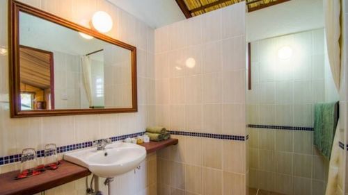 Kenia: Voll ausgestattetes Badezimmer in der Unterkunft