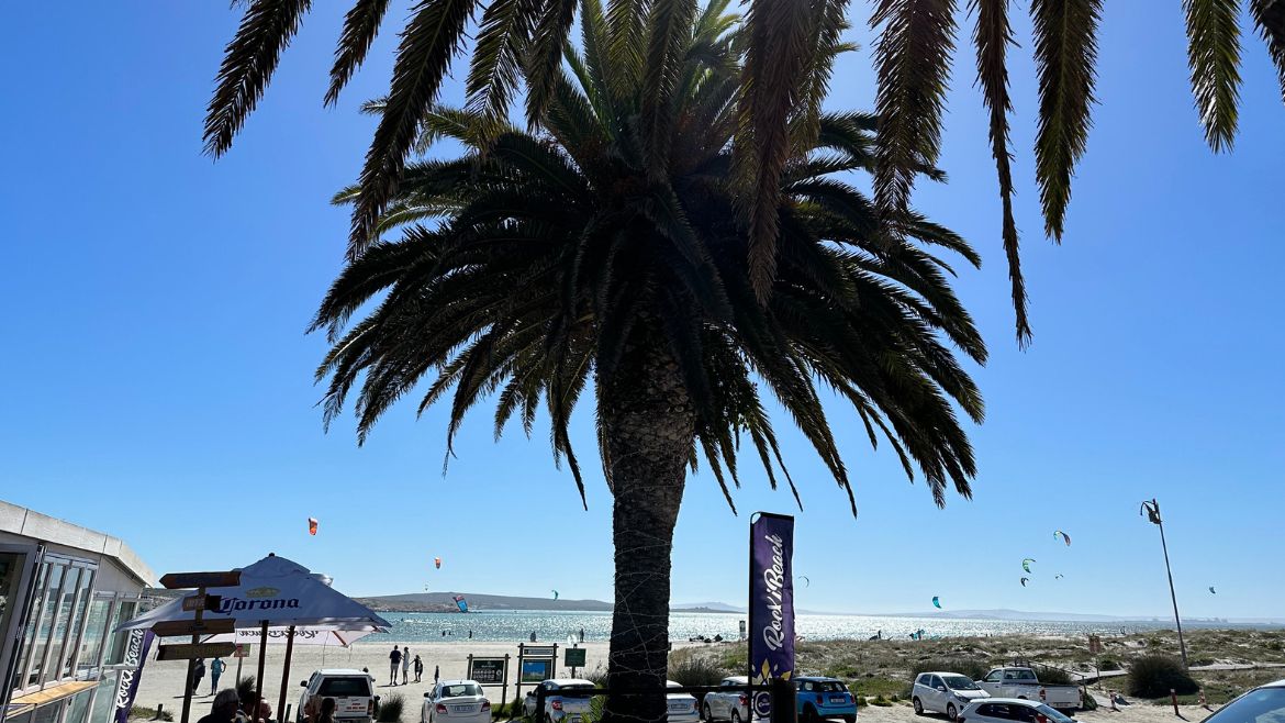 Langebaan: Der Hauptstrand ist nur wenige Meter von der Station und Unterkunft entfernt Langebaan: Der Hauptstrand ist nur wenige Meter von der Station und Unterkunft entfernt