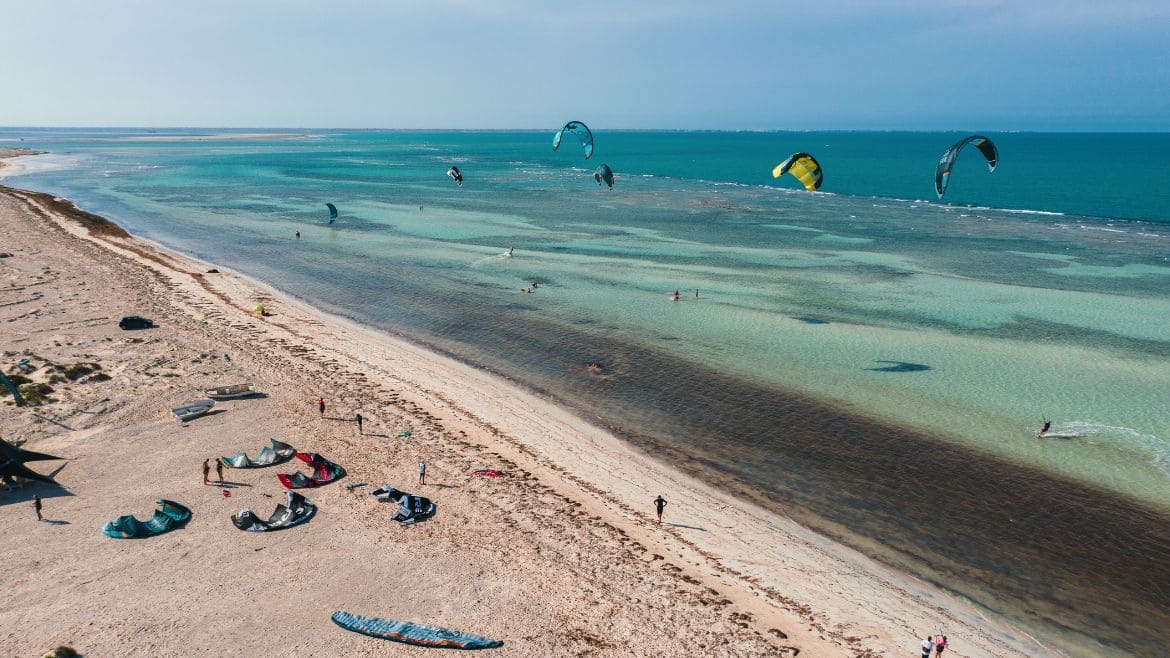 Zarzis: Direkt vor der Station und in der nahegelegenen Lagune Kitesurfen